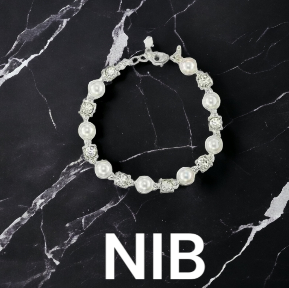 NEW! Avon Pearly Sparkly Bracelet - NIB